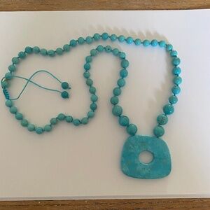 Beautiful NEW Lola Rose turquoise magnesite necklace